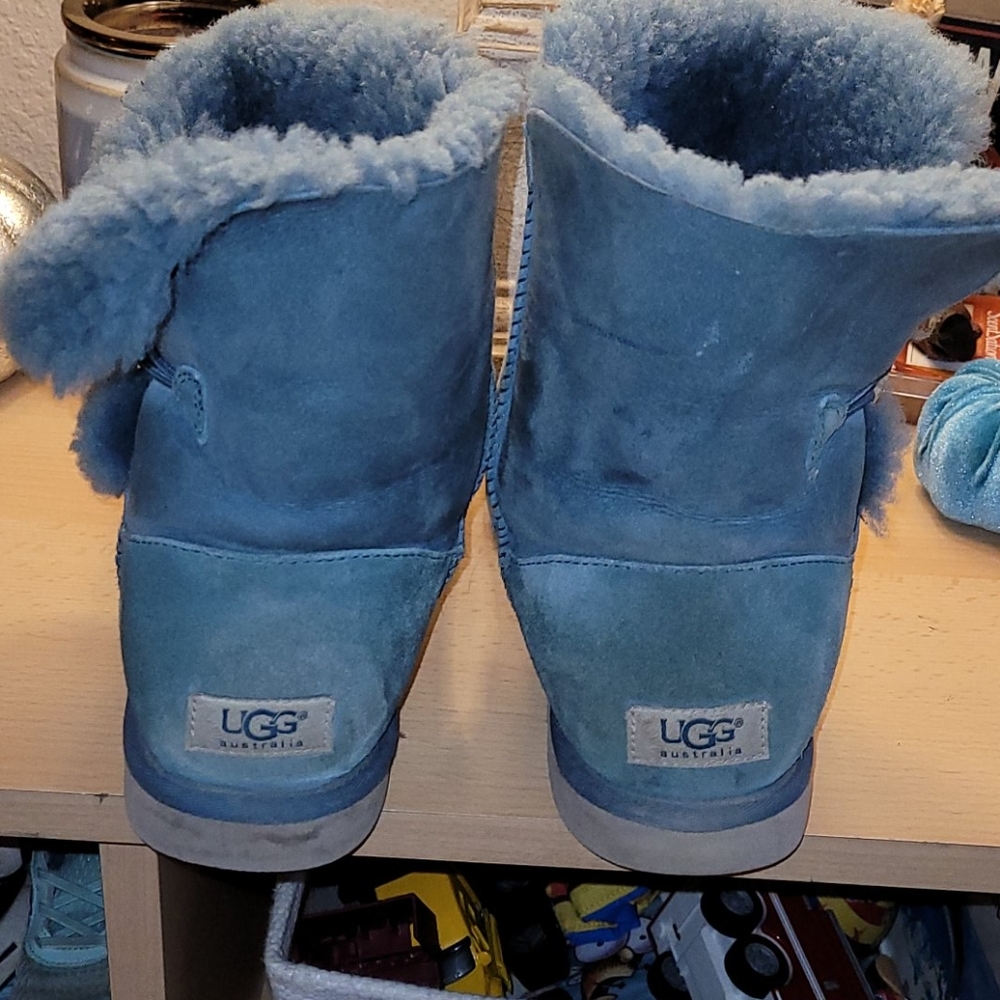 Light green uggs